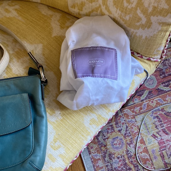 Coach crossbody leather handbag. - Picture 2 of 6